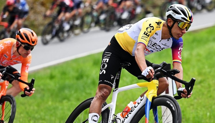 El pedalista colombiano Egan Bernal, quien volvió a la competencia en las carreteras de Europa, fue cuarto en la segunda etapa del Tour de los Alpes.