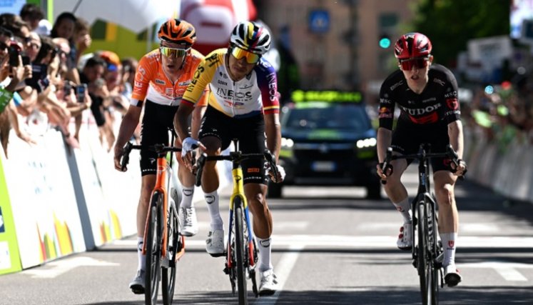 Gran regreso de Egan Bernal,  las competencias de Europa.