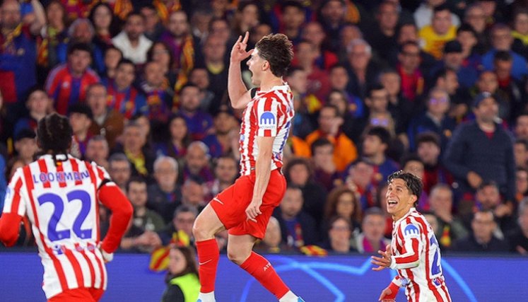 El argentino Julián Álvarez, abrió el camino del triunfo para los colchoneros y quedar a un paso de la semifinal de la Liga de campeones.