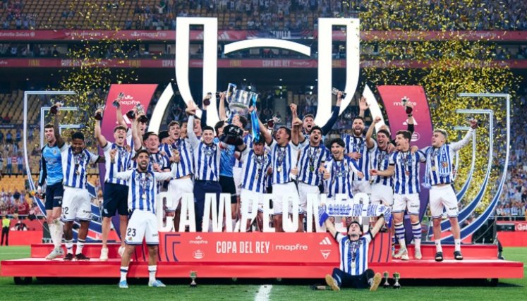 La Real Sociedad, seis años después volvió a conquistar la Copa del Rey, y el Atlético de Madrid, completó 13 años sin ganarla. Ahora solo lo queda luchar por el título de la Liga de Campeones.