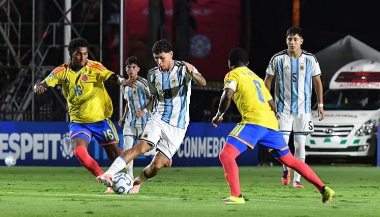 En la final, Colombia goleó 4-0 a Argentina, quedándose así con el título.