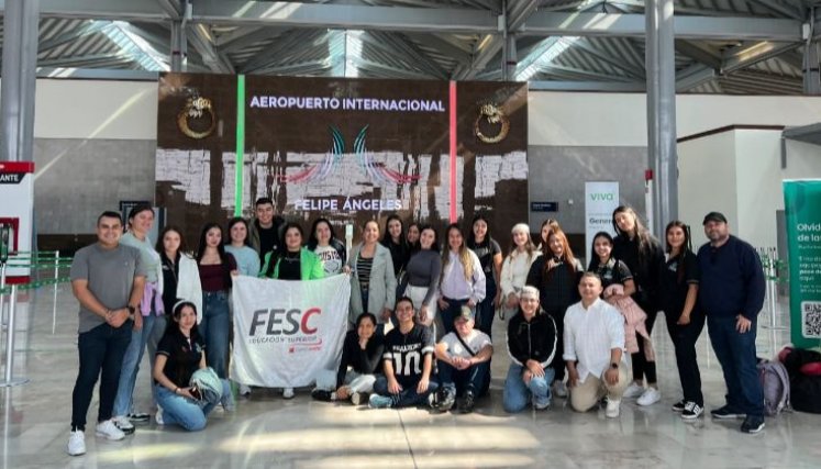 37 estudiantes viajaron a México