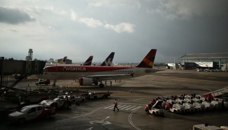 Así debe llevar sus ‘power banks’ en el avión: los cambios de la Aerocivil en los vuelos desde Colombia