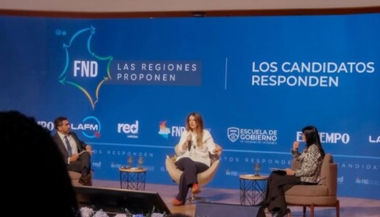 La ausencia de Iván Cepeda en la cita con gobernadores abrió espacio a cuestionamientos, mientras otros candidatos expusieron sus propuestas para las regiones.