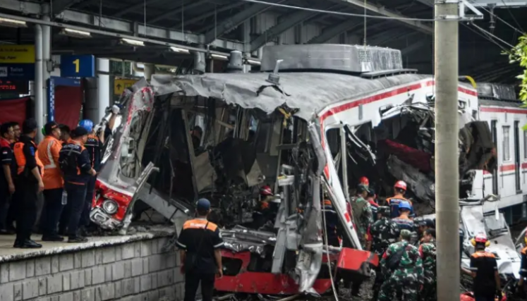 Choque de trenes en Indonesia 