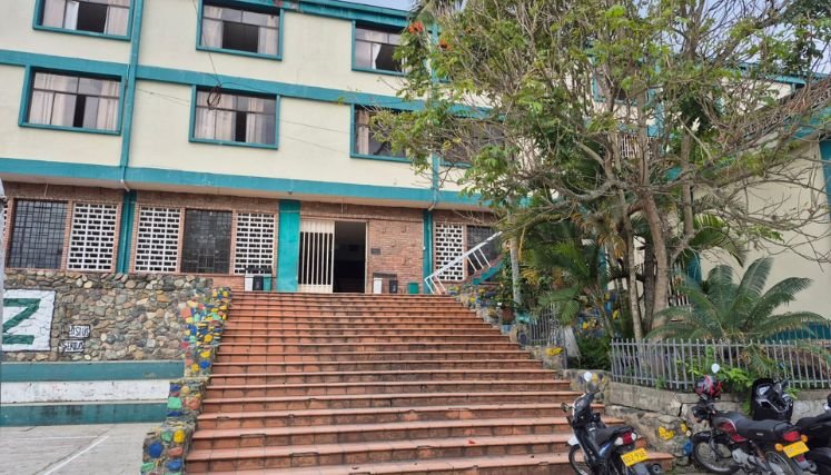 Deudas de la luz en el sector educativo preocupa a las autoridades.