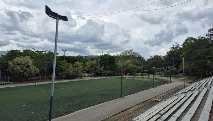 Deudas de la luz en el sector educativo preocupa a las autoridades.