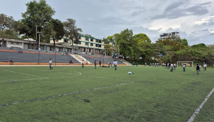 Deudas de la luz en el sector educativo preocupa a las autoridades.
