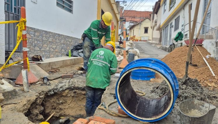 Un daño en la tubería de 18 pulgadas deja sin agua potable a buena parte del municipio de Ocaña.