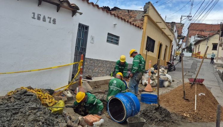 Un daño en la tubería de 18 pulgadas deja sin agua potable a buena parte del municipio de Ocaña.