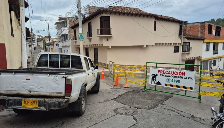Un daño en la tubería de 18 pulgadas deja sin agua potable a buena parte del municipio de Ocaña.