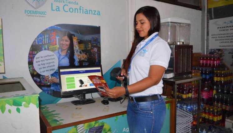 El Supermercado la Confianza, modelo a nivel nacional, representa un apoyo en la economía de los trabajadores de Aguas Kpital./Foto: cortesía