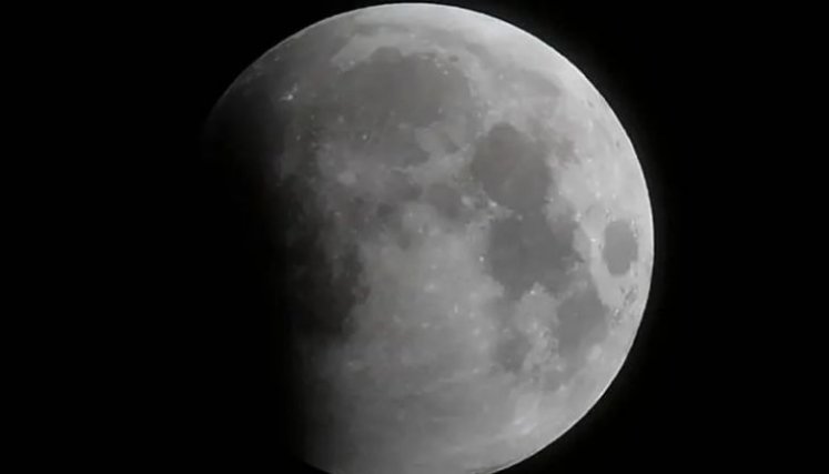 Artemis II sobrevuela la Luna este lunes