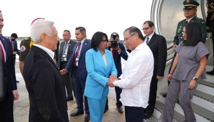 PETRO Y DELCY RODRIGUEZ 