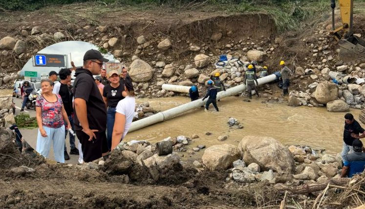 PROTESTAS DE AGUA EN LOS PATIOS / FOTO : CORTESÍA 