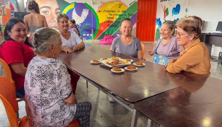 Abuelitas de Ocaña preparan los siete potajes para mantener vivas las tradiciones.