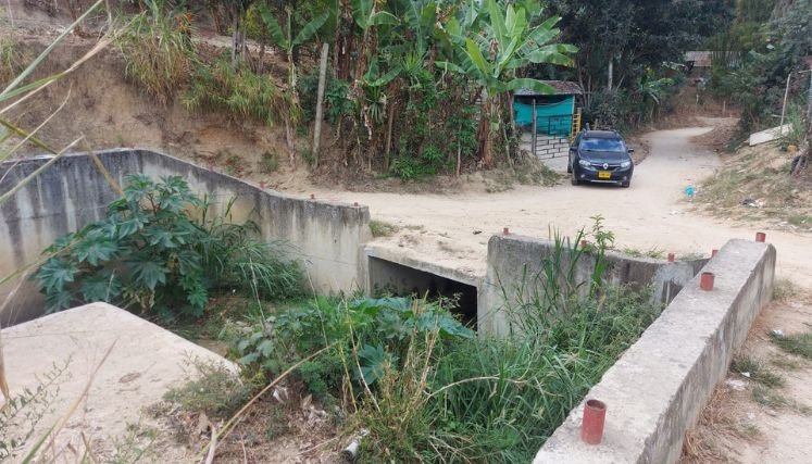 Líderes sociales perciben olores nauseabundos por obras inconclusas.