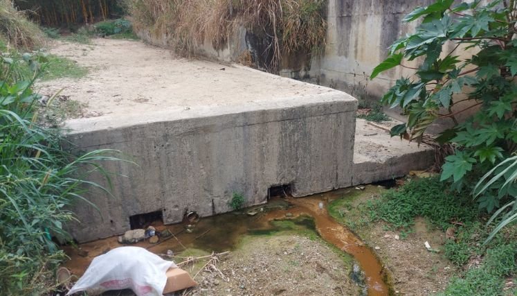 Líderes sociales perciben olores nauseabundos por obras inconclusas.