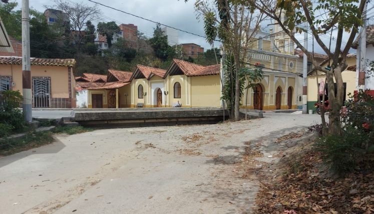Líderes sociales perciben olores nauseabundos por obras inconclusas.