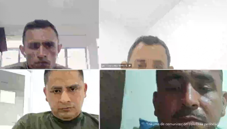 Teniente y 3 soldados