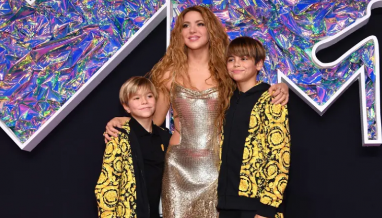  así controla Shakira 