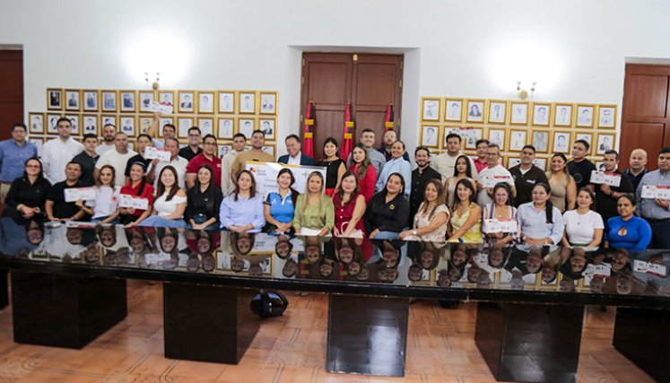 La Gobernación de Norte de Santander entregó boletos de viaje a 50 empresarios de Villa del Rosario, Cúcuta, Pamplona, Ocaña, Los Patios y Silos, entre otros municipios./ Foto cortesía