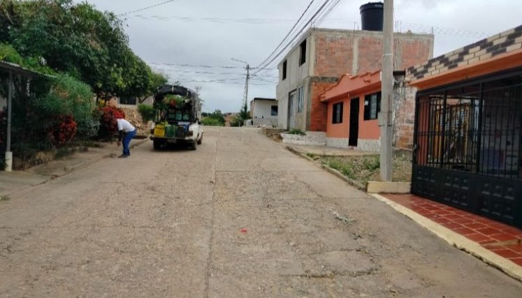 siete mil personas y 1.400 casas hay en el barrio Simón Bolívar