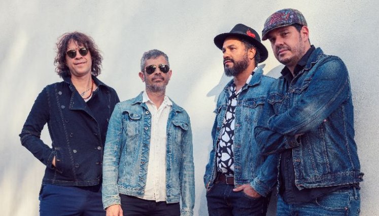 Superlitio regresa con Días Perfectos, un viaje sonoro contra el ruido digital.