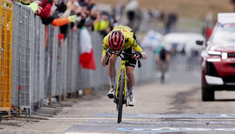 Jonas Vingegaard, apareció en la montaña del Giro.