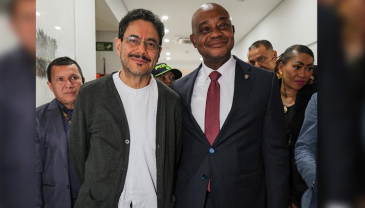 Luis Gilberto Murillo renunció a su candidatura y se unió a Iván Cepeda