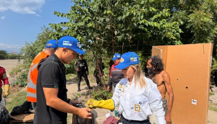 Carolina Ujueta Álvarez, secretaria de Gobierno de Cucuta, lideró la jornada de despeje del espacio público en El Malecón./Foto cortesía