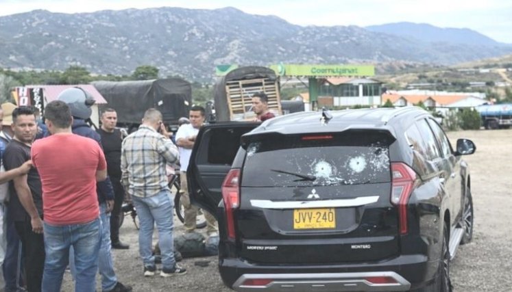En este vehículo viajaban las seis personas que murieron en la masacre del pasado martes en zona rural de Ábrego./Foto: Cortesía