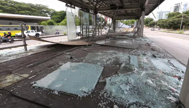 Así quedó estación de Metrolínea en Bucaramanga luego de acto vandálico