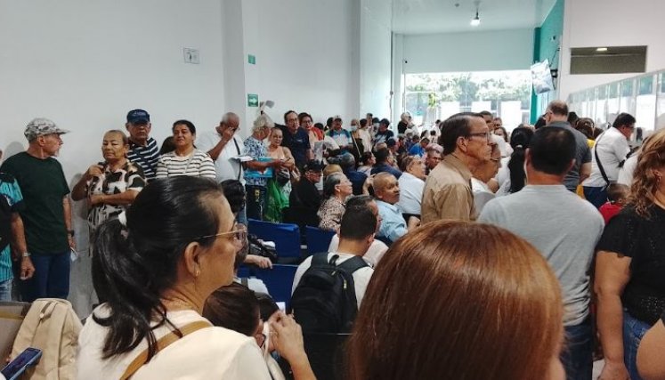 Usuarios de Nueva EPS siguen denunciando que no les entregan los medicamentos./Foto Orlando Carvajal