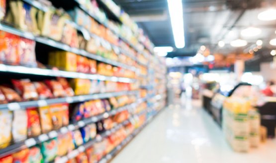 Hay consumidores que están al tanto de las mejores ofertas y promociones que ofrecen las grandes superficies, donde prioriza el precio. / Foto: Cortesía