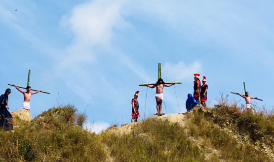 Playa de Belén: Dramatización de la Crucifixión de Cristo durante la celebración del viacrucis el Viernes Santo.
