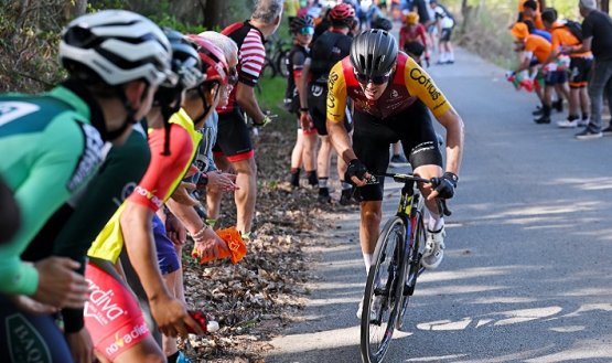 El español Alex Aranburu (Cofidis) en una  gran escapada en solitario ganó la cuarta etapa de la Itzulia Basque Country.