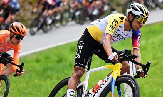 El pedalista colombiano Egan Bernal, quien volvió a la competencia en las carreteras de Europa, fue cuarto en la segunda etapa del Tour de los Alpes.