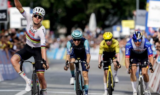 Tadej Pogacar (izquierda), empezó a mostrar las uñas en Romandía. 