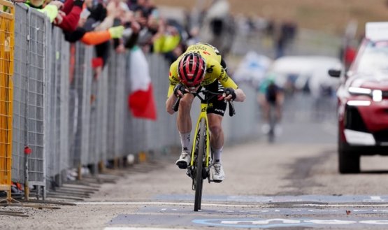 Jonas Vingegaard, apareció en la montaña del Giro.