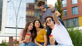 Adolescentes y redes sociales: el nuevo frente de la salud mental