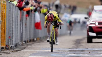 Jonas Vingegaard, apareció en la montaña del Giro.