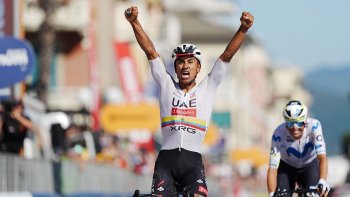El ecuatoriano Jonathan Narvaéz (UAE) continúa haciendo historia en el Giro 