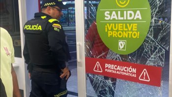 Caos en tienda D1 de Bucaramanga: mujer provocó graves daños