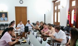 La comisión accidental del Senado, presidida por el senador Juan Carlos García Gómez, se reunió ayer con el gobernador William Villamizar, para analizar los planes del Gobierno en favor del Catatumbo.  / Foto cortesía 
