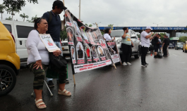 Familiares de colombianos presos en Venezuela protestan en la frontera.