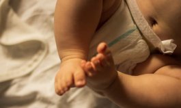 “Me di cuenta de que no respiraba”: bebé perdió la vida tras atragantarse con uña postiza