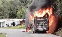 BUS INCINERADO 