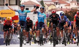 El uruguayo Guillermo Thomas Silva (adelante)  dio una gran sorpresa en el Giro de Italia, con un triunfo histórico para su país.