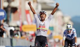 El ecuatoriano Jonathan Narvaéz (UAE) continúa haciendo historia en el Giro 
